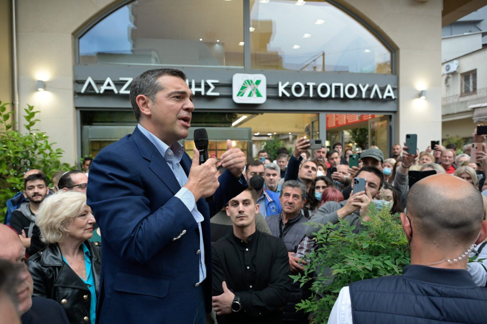 Εκλογική… παρενόχληση από τον Τσίπρα: Μηνύματα σε νεοδημοκράτες και μέλη του ΚΚΕ για να τον ψηφίσουν