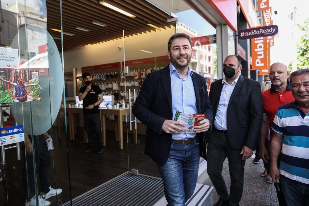 Το… τσάμικο του Ανδρουλάκη: Και με τον αστυφύλαξ και με το χωροφύλαξ