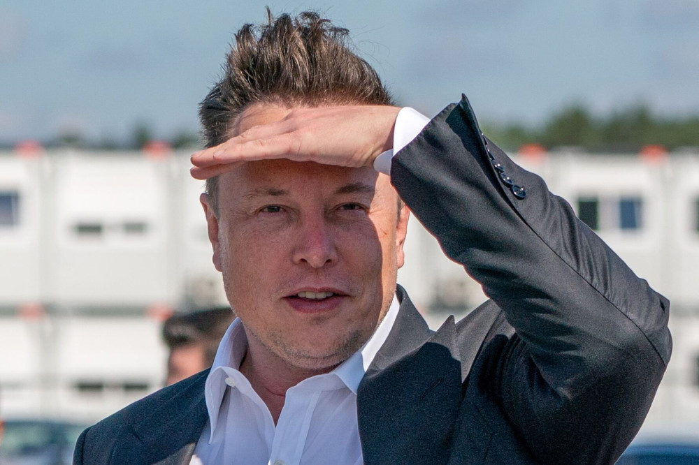 Tesla: Φρένο σε προσλήψεις και μείωση προσωπικού-Μασκ: “Έχω σούπερ κακό προαίσθημα για την οικονομία”