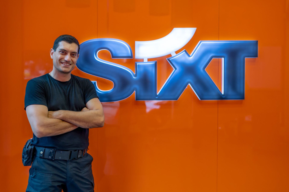 Νέα συνεργασία της SIXT με τον ηθοποιό Αργύρη Πανταζάρα