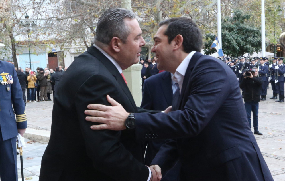 Για τις παλιές αγάπες μη μιλάς…
