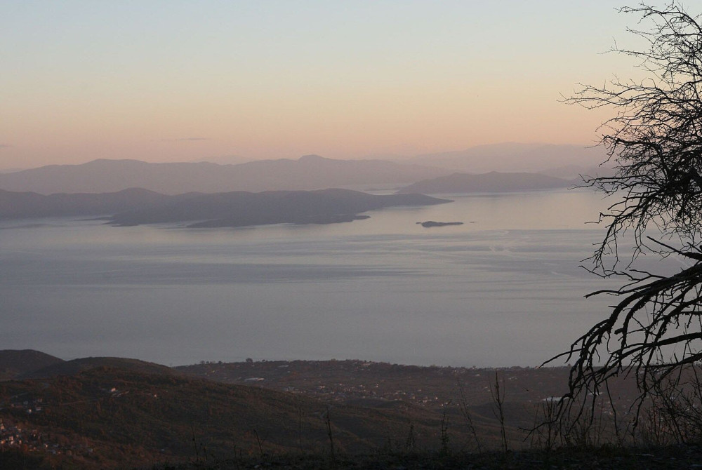 Προσπάθεια διάσωσης τραυματία που έπεσε σε γκρεμό στο Πήλιο