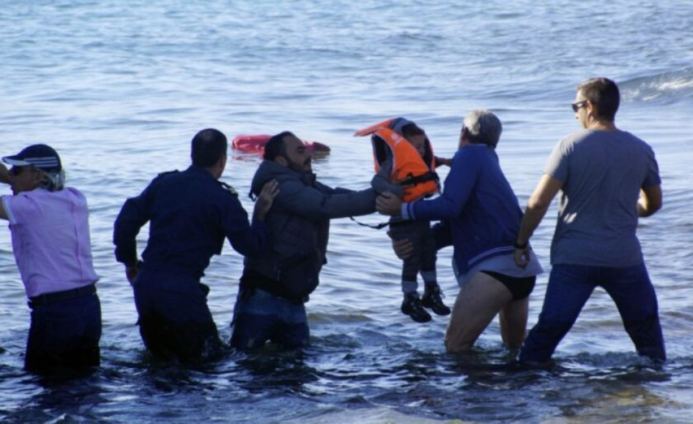 Μεγάλη επιχείρηση διάσωσης μεταναστών στη Μύκονο – Σώθηκαν 108, αγνοούνται 4