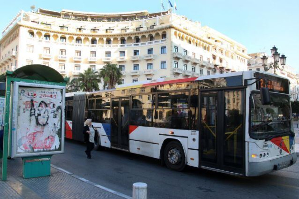 «Τον βρήκαμε 1,5 ώρα μετά» – Ξεσπάει ο πατέρας του 11χρονου που κατέβασαν από λεωφορείο επειδή δεν φορούσε μάσκα
