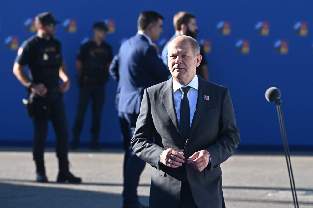 Σολτς: ‘Οπλα στο Κίεβο από το ΝΑΤΟ για όσο καιρό χρειαστεί