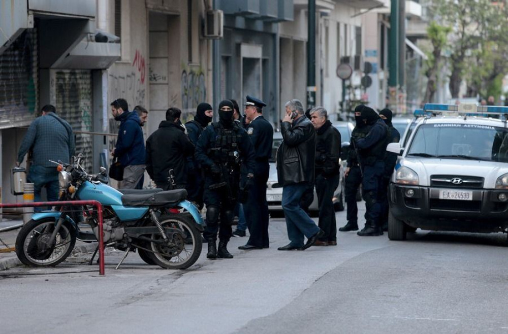 Μεγάλη επιχείρηση της ΕΛΑΣ σε σπίτια αντιεξουσιαστών – Τέσσερις συλλήψεις