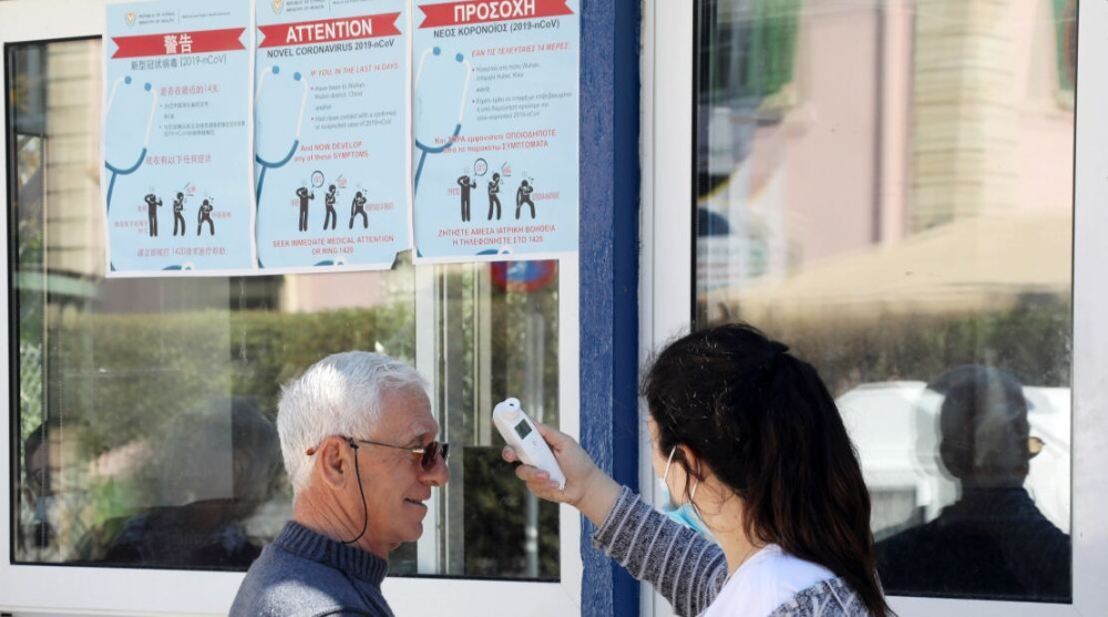 Κορωνοϊός: Συμπτώματα σε μέλος της οικογένειας; Να τι πρέπει να κάνετε