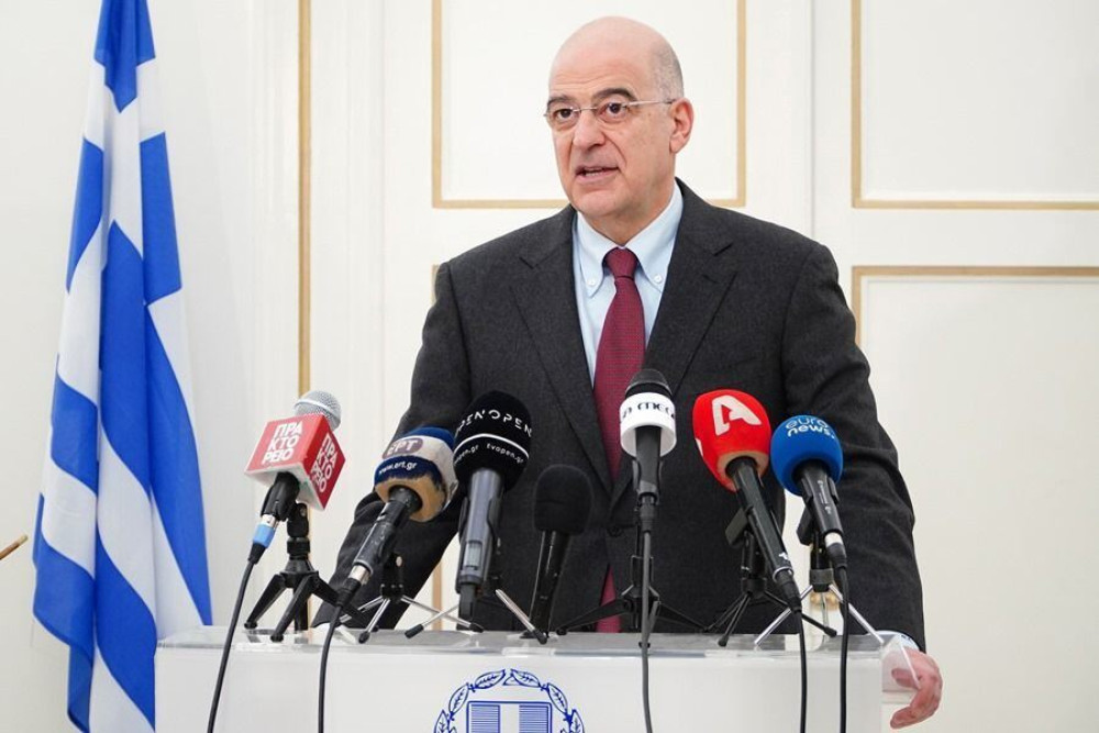 Επικοινωνία Δένδια με τον Κινέζο ΥΠΕΞ για τον κορωνοϊό