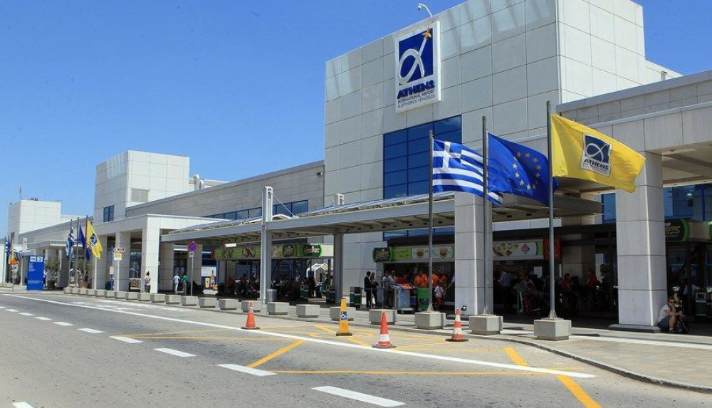 Επιστρέφουν 400 Έλληνες από Βρετανία – Όλο το κυβερνητικό σχέδιο για τους επαναπατρισμούς