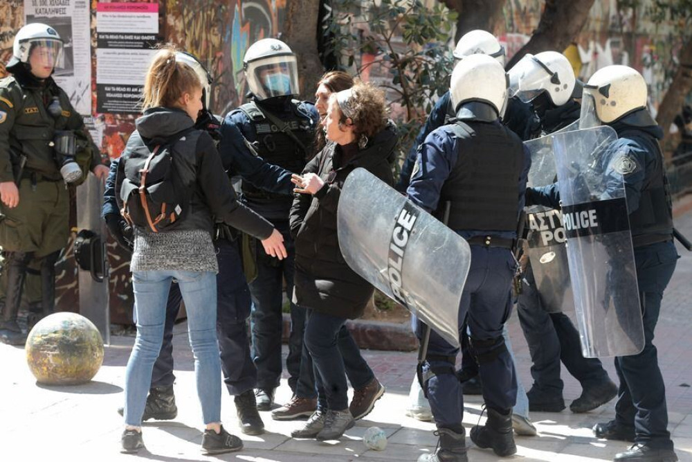 Επιχείρηση της αντιτρομοκρατικής σε Σεπόλια – Εξάρχεια: Βρέθηκαν τούνελ και αντιαρματικά