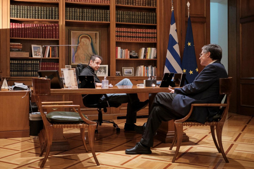 Times: Οι… απείθαρχοι Έλληνες πειθαρχούν – Η δημοφιλία Μητσοτάκη ενισχύεται