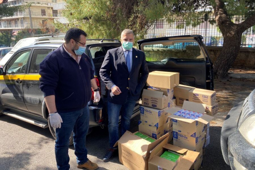 Περιφέρεια Αττικής: Τρόφιμα και υγειονομικό υλικό στο Γηροκομείο Αθηνών