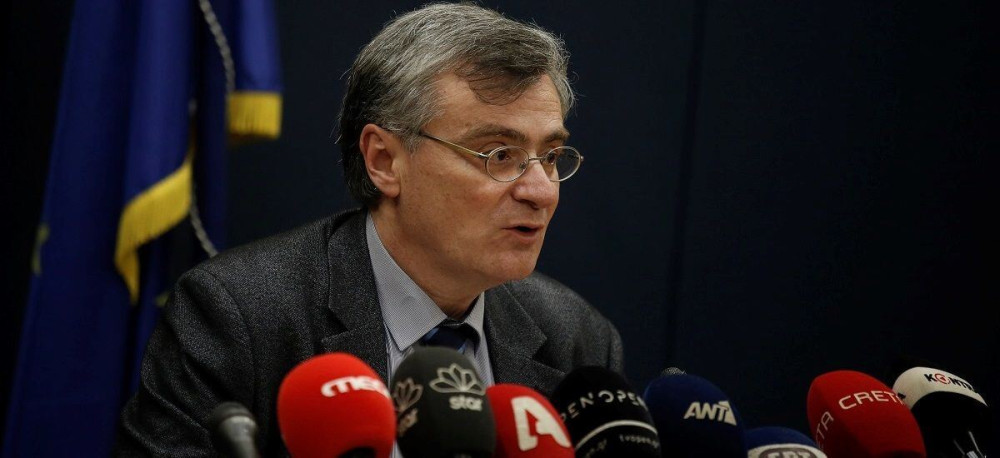 Λύγισε ο Τσιόδρας στην ενημέρωση: “Είναι οι μανάδες κι οι πατεράδες μας” (vid)