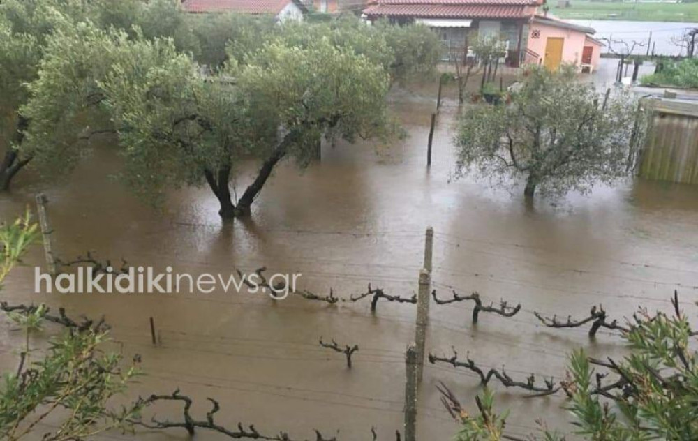 Κακοκαιρία: Πλημμύρες σε Χαλκιδική, Τρίκαλα, Σκιάθο, Λαγκαδά (vid&pics)