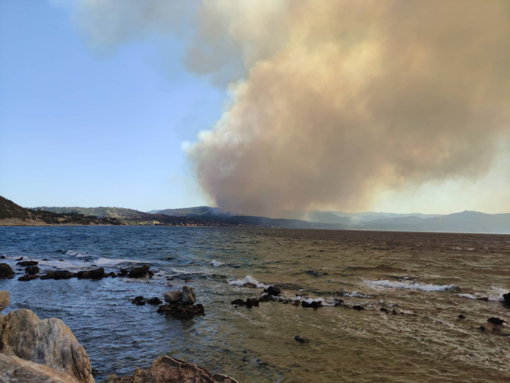 Μυτιλήνη: Πυρκαγιά – Προληπτική εκκένωση των Βατερών