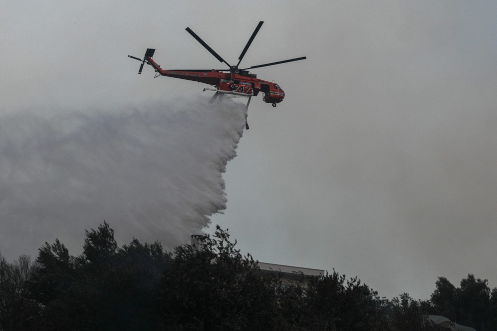 Φωτιά στην Πεντέλη: Απογειώθηκαν τα εναέρια μέσα – Ακολουθεί και το 2ο κύμα πτητικών μέσων