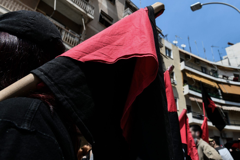Ο Μάνος Βουλαρίνος γράφει για τους… φασίστες