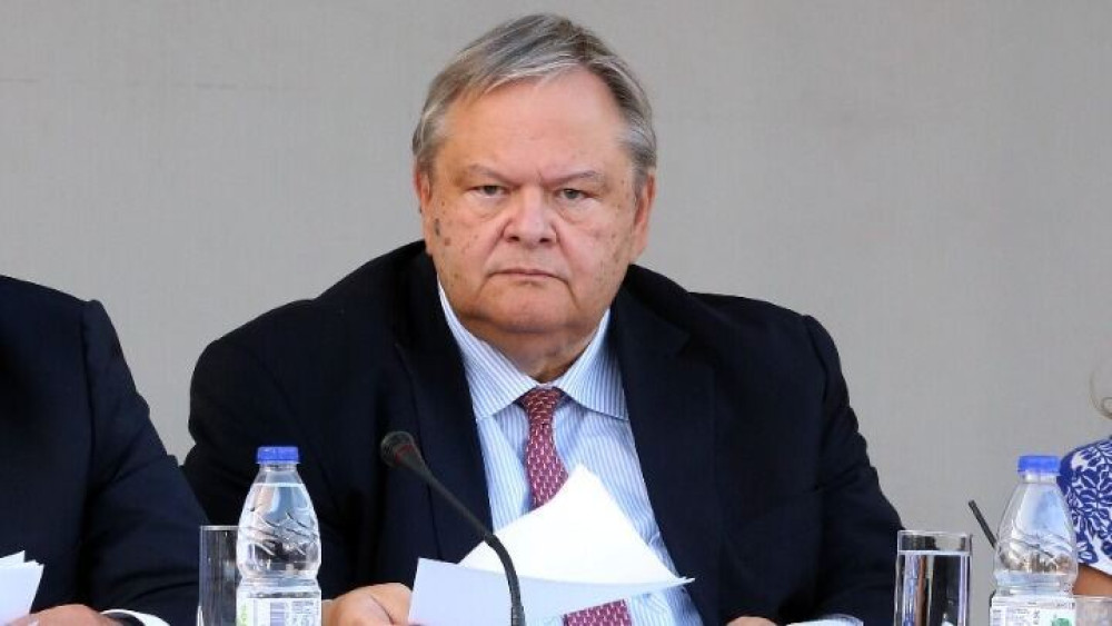 Παρουσιάστηκε το βιβλίο του Ευάγ. Βενιζέλου “Εκδοχές Πολέμου 2009-2022”