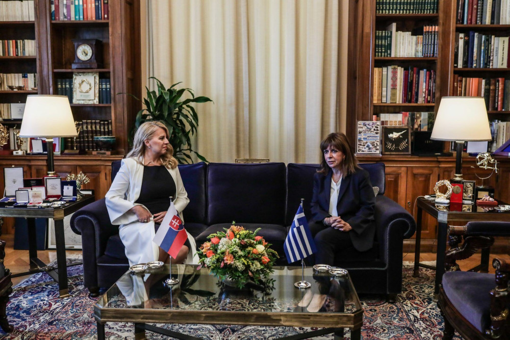 Συνάντηση ΠτΔ με τη Σλοβάκα ομόλογό της: Κοινές αξίες και προσήλωση στο διεθνές Δίκαιο
