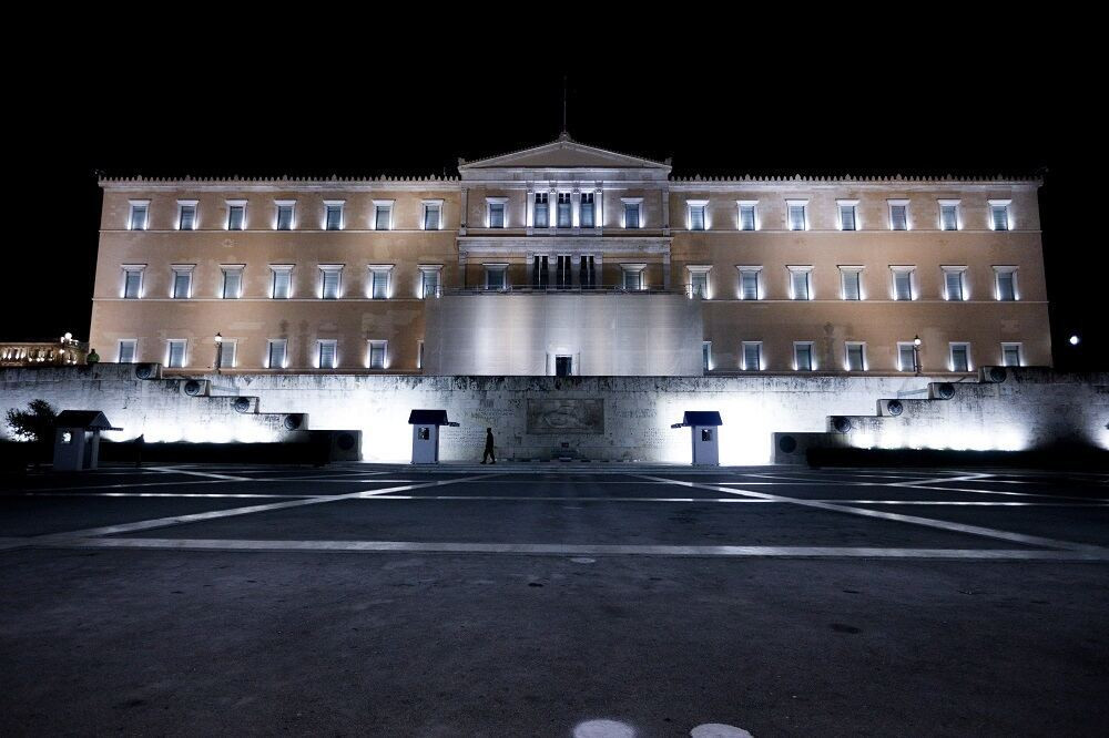 Η Βουλή δίνει το παράδειγμα και… «χαμηλώνει τα φώτα» εν μέσω ενεργειακής κρίσης