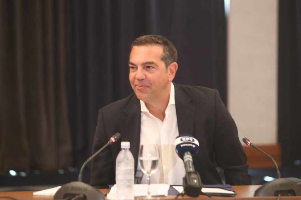 Ο Τσίπρας, οι… πλατείες και οι απειλές