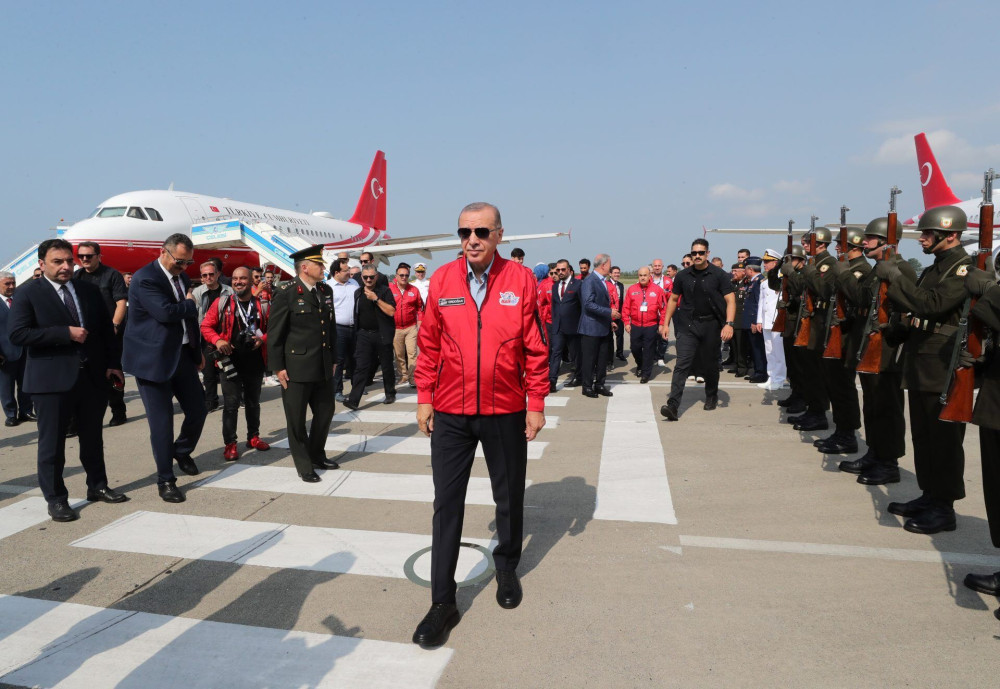 Ντεφορμέ… o βλαχοδήμαρχος Ερντι