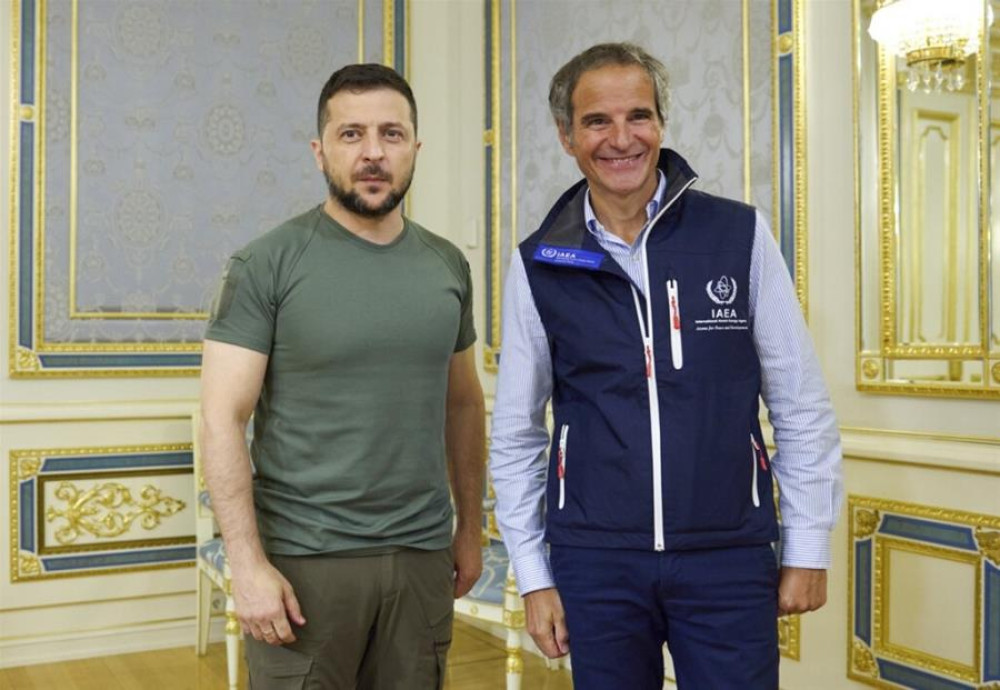 Στο Κίεβο αποστολή του Διεθνούς Οργανισμού Ατομικής Ενέργειας – Τους υποδέχθηκε ο Ζελένσκι