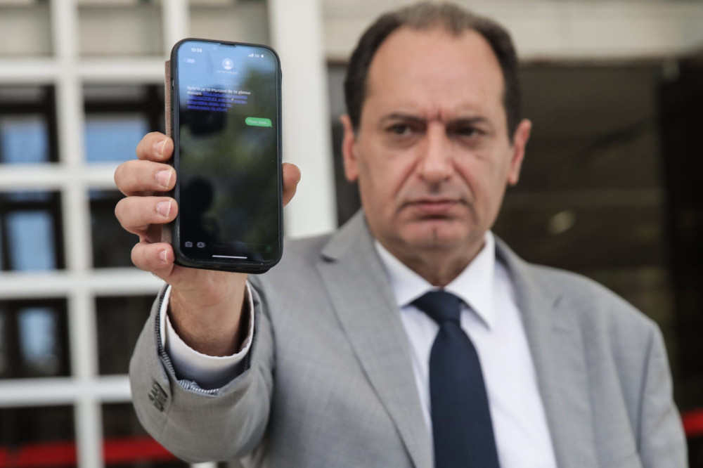 Χρήστο, ανοίγεις το λινκ να σε παρακολουθούμε;