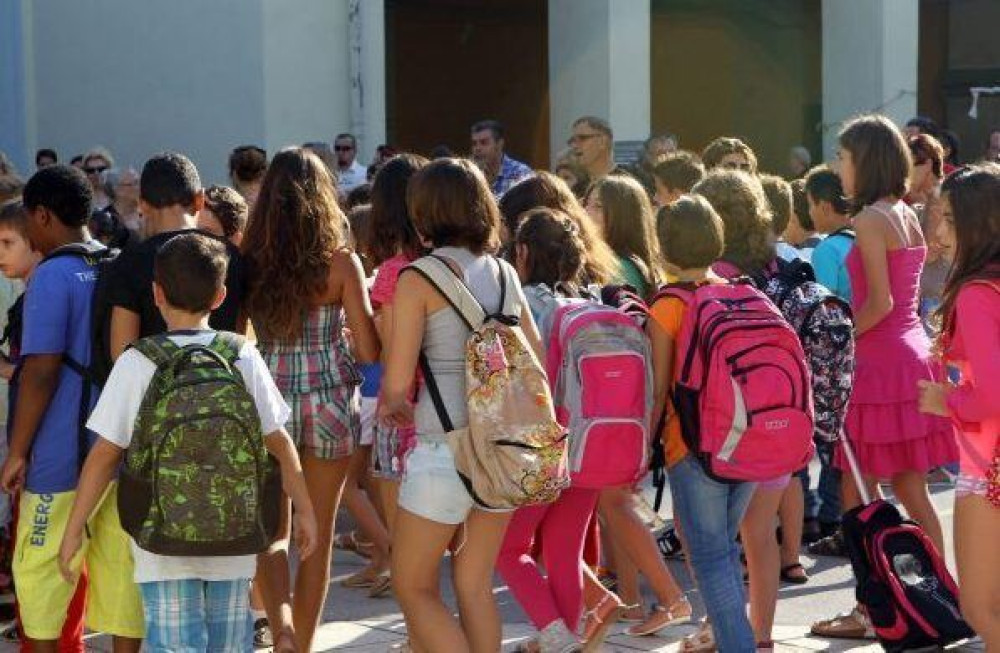 Ηταν όλα όπως έπρεπε την πρώτη ημέρα στα σχολεία – Χαμόγελα στο υπουργείο Παιδείας