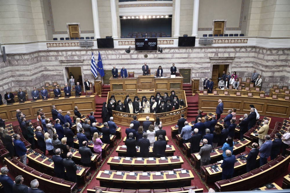 Aγιασμός στη Βουλή: “Πηγαδάκια” και χαμόγελα (pics)
