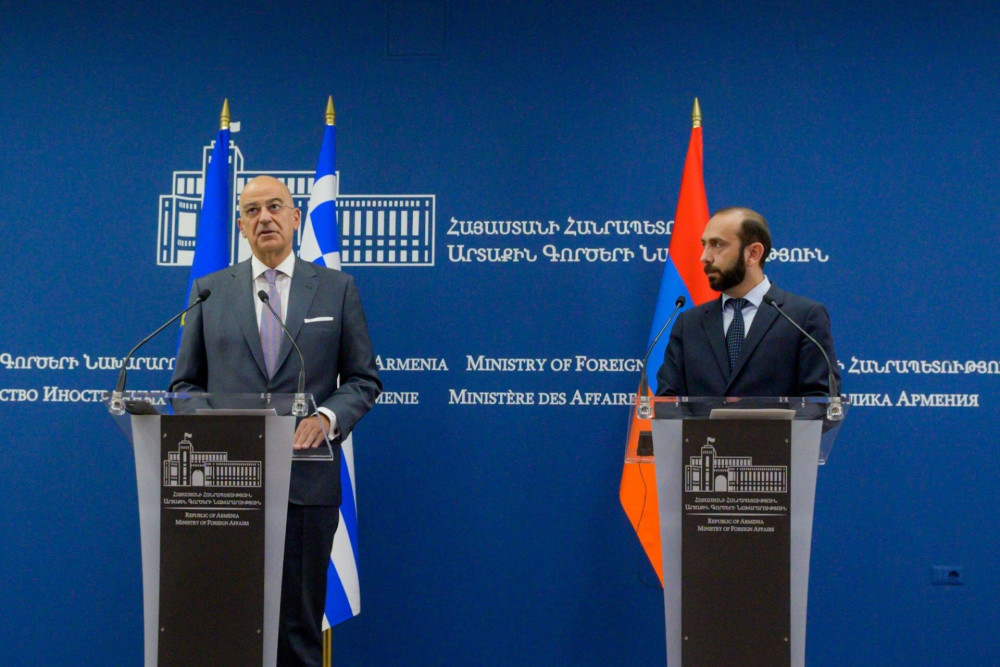 Δένδιας από το Ερεβάν: Η Τουρκία υπονομεύει την ειρήνη και τη σταθερότητα
