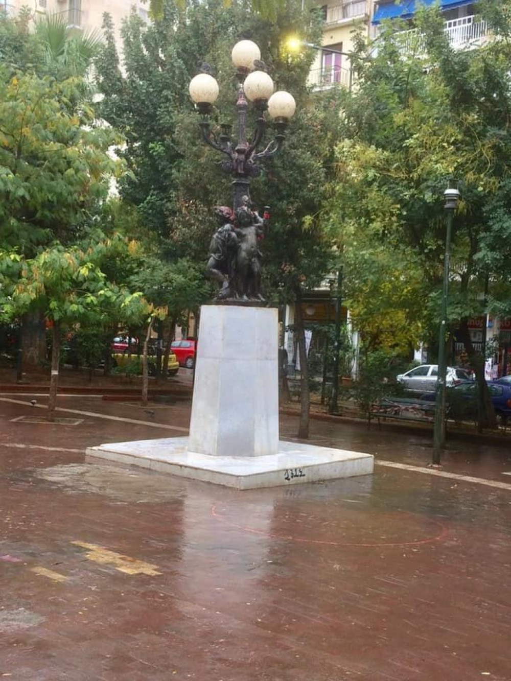 Ένταση στα Εξάρχεια- Έγιναν 5 προσαγωγές