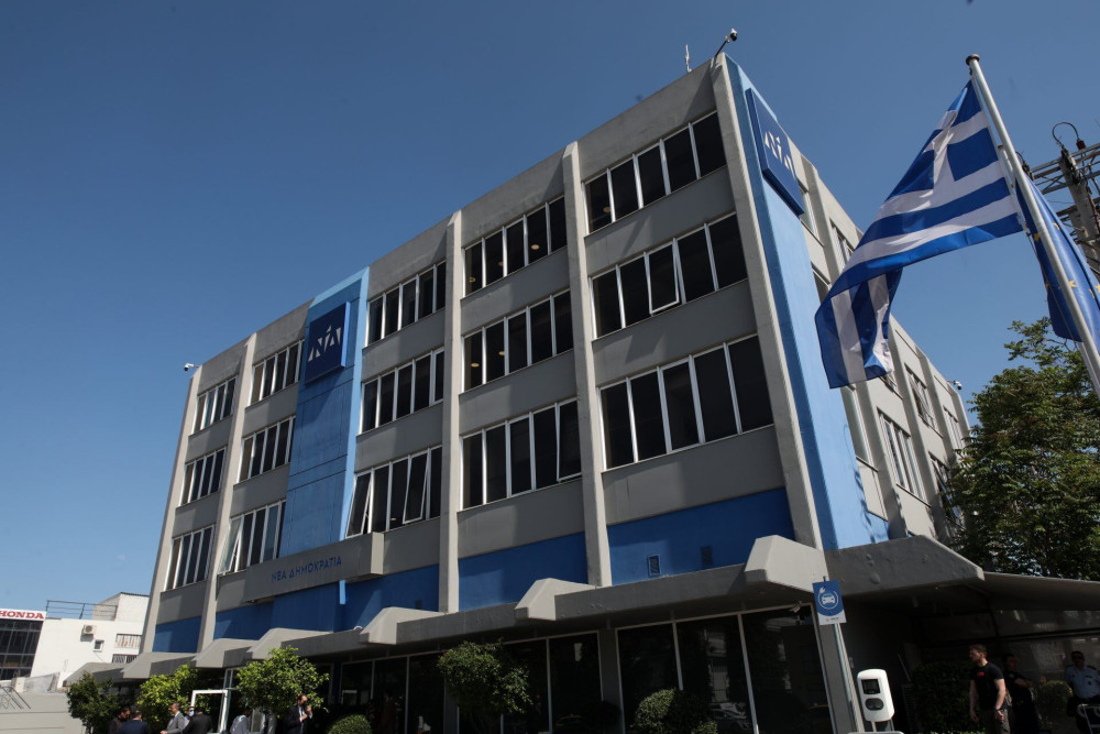 ΝΔ: Θρασύδειλοι τραμπούκοι απειλούν τη ζωή αστυνομικών και του Τάκη Θεοδωρικάκου