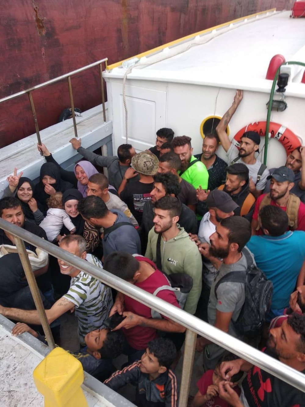 Η επιχείρηση διάσωσης αλλοδαπών, νοτιοδυτικά Πύλου – Δείτε εικόνες