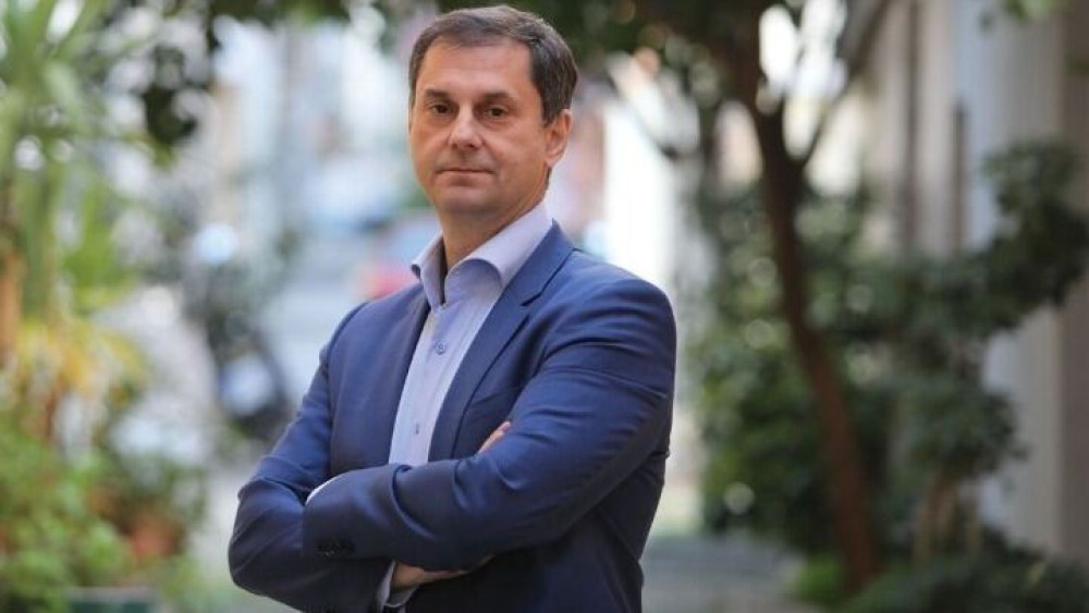 Χάρης Θεοχάρης στην εφημερίδα “tomanifesto”: Οι δημοκρατικοί θεσμοί υπέστησαν βαριά κακοποίηση επί ΣΥΡΙΖΑ