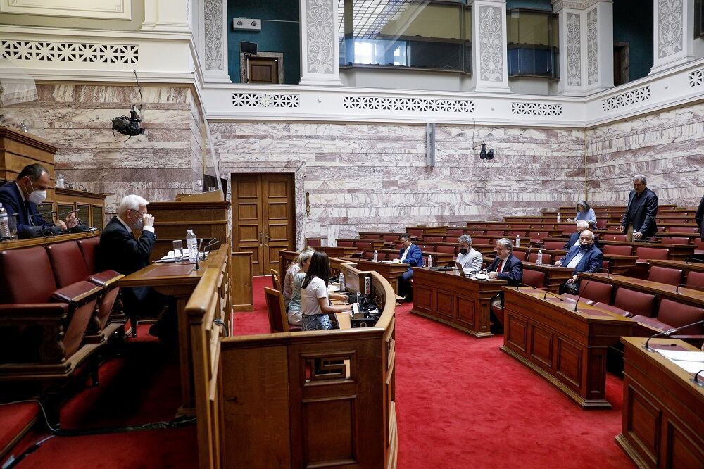 Την Τρίτη η Επιτροπή Θεσμών για τις παρακολουθήσεις – Τα δέκα πρόσωπα που έχουν κληθεί
