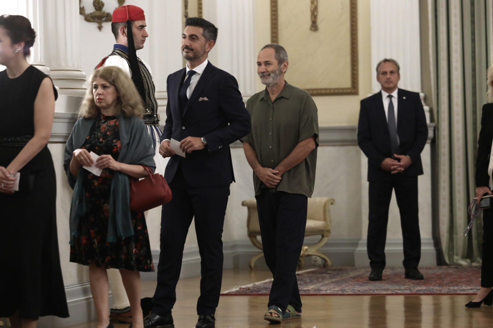 Στο Προεδρικό Μέγαρο με τα… σανδάλια!