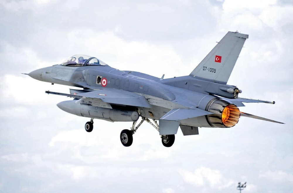 Τουρκικό F-16  συνετρίβη σε άσκηση - Σώθηκε ο πιλότος (video)