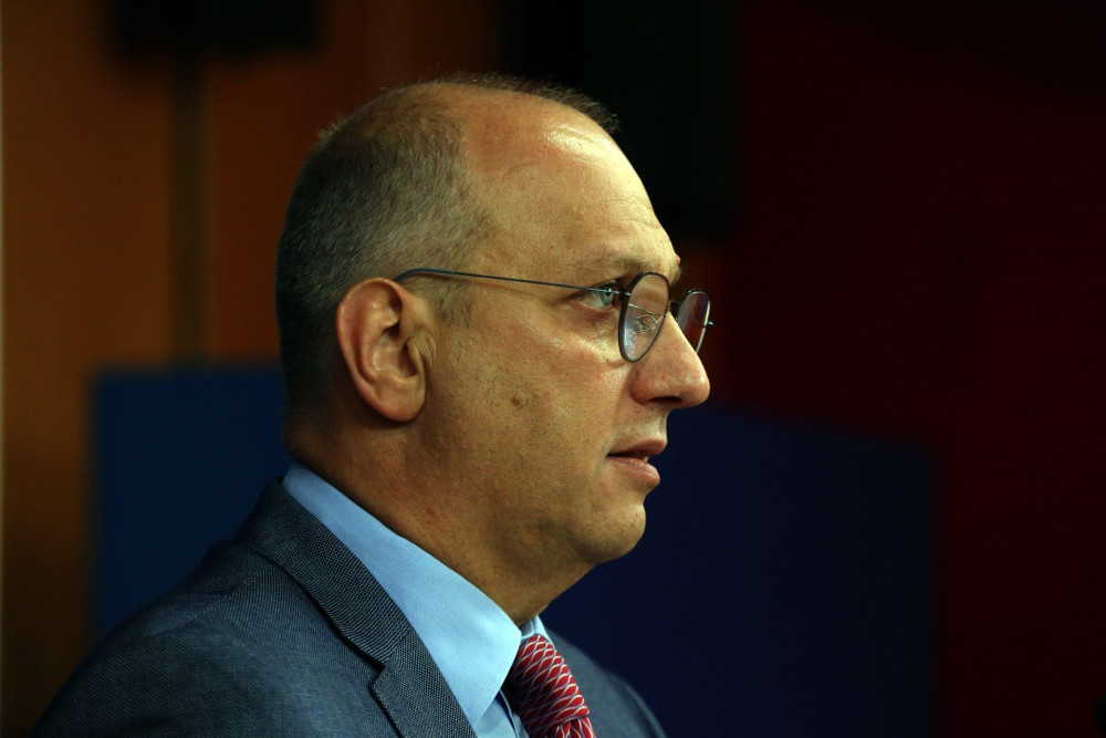 Οικονόμου:  “Κανένας τυφλοπόντικας δεν θα μείνει κρυμμένος” -Ξεπερνούν σε φαντασία τους παραμυθάδες τα περί παρακολουθήσεων