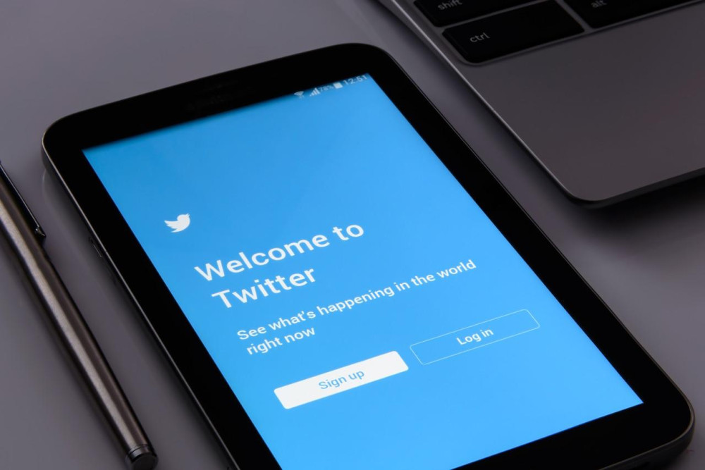 Twitter: Ξεκίνησε η «Μεγάλη Απόλυση» – Οι εργαζόμενοι ενημερώνονται με mail για τις απολύσεις
