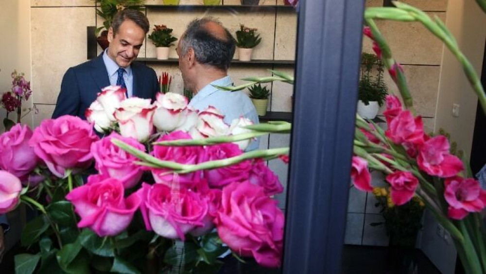 Εγκαίνια για τα “λουλουδάδικα” του Συντάγματος παρουσία του πρωθυπουργού