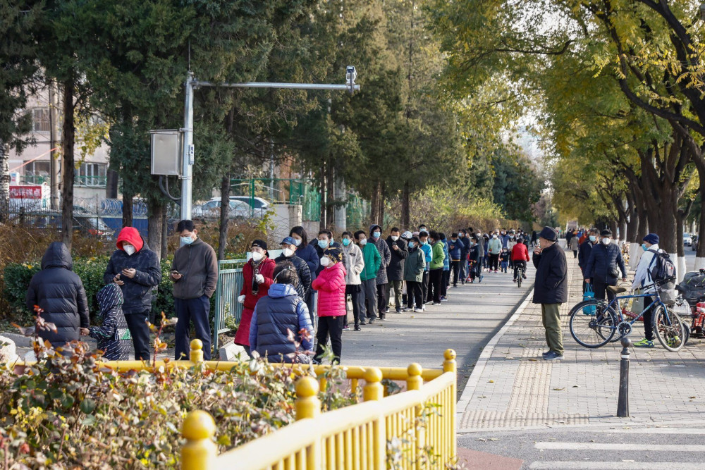 Κίνα: Εκατοντάδες άνθρωποι διαδήλωσαν  στην Σανγκάη, κατά της πολιτικής “μηδενικής COVID”
