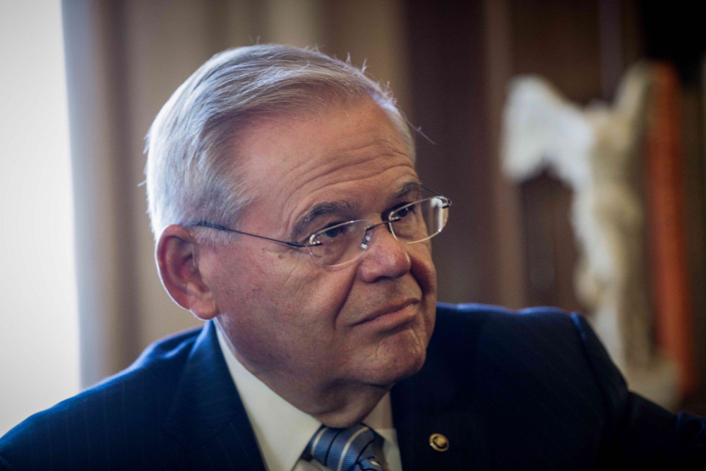 Στο στόχαστρο η σύζυγος του Μπομπ Μενέντεζ – Έρευνα σε βάρος της για δωροδοκία