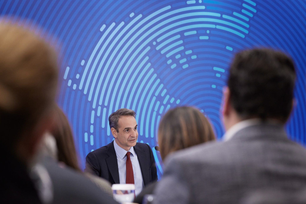 “Ας πάμε επιτέλους ενωμένοι κάπου”…