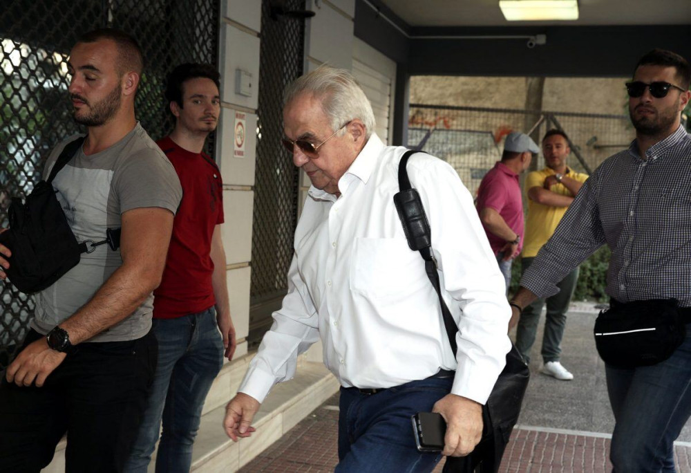 Επανεμφάνιση Φλαμπουράρη με επαναστατική διάθεση…