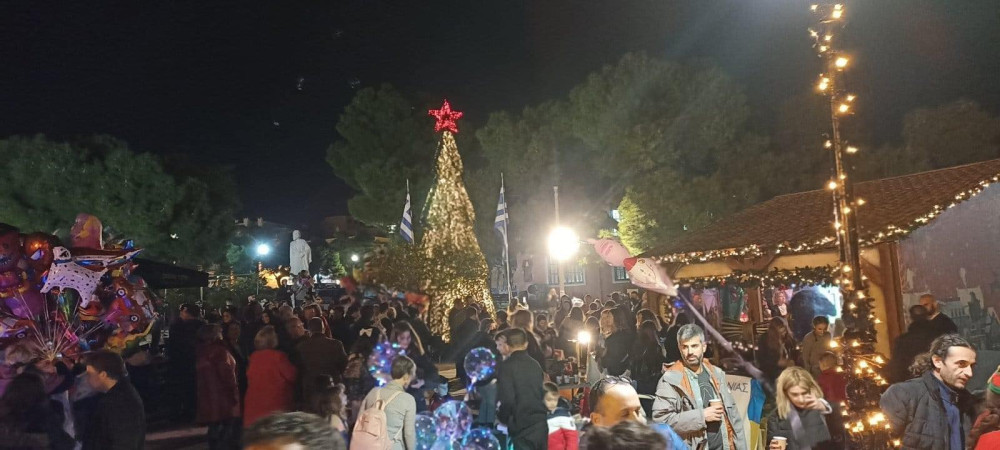 Σε εορταστικούς ρυθμούς ο Δήμος Παιανίας – Ανάβει σήμερα το Χριστουγεννιάτικο δέντρο στα Γλυκά Νερά