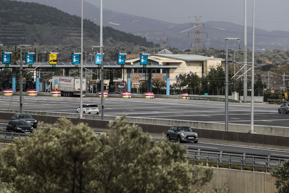 Επεισοδιακή καταδίωξη στην Αττική Οδό – Τραυματίστηκε αστυνομικός