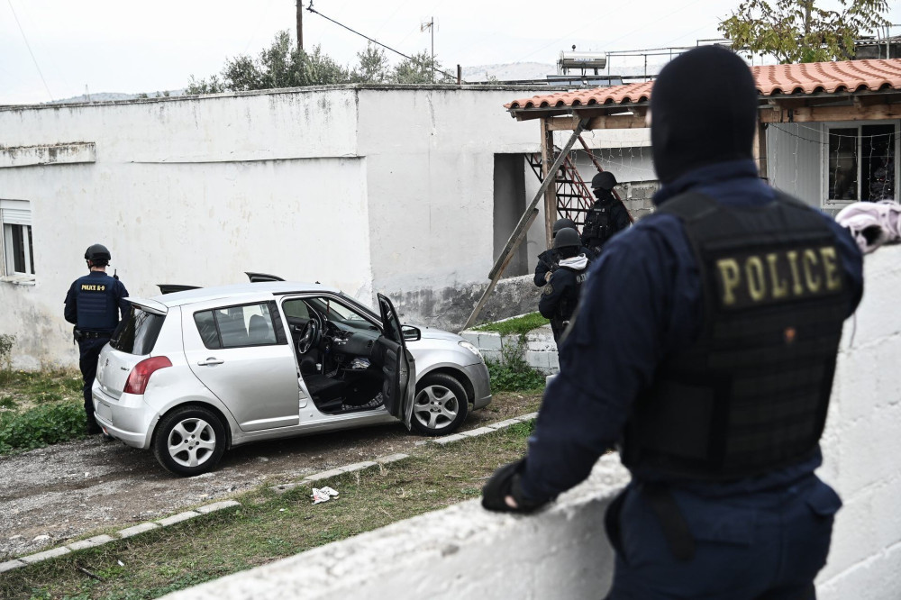 ΕΛ.ΑΣ: Επιχειρήσεις σε καταυλισμούς Ρομά σε Αχαΐα, Αγρίνιο και Σέρρες – 17 συλλήψεις και 31 προσαγωγές