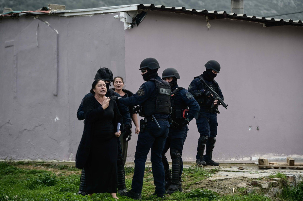 ΕΛΑΣ: Συνεχίζονται οι επιχειρήσεις σε καταυλισμούς – Τρεις συλλήψεις