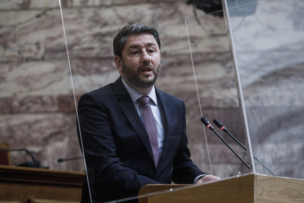 Η πολιτική “τρικυμία” του ΠΑΣΟΚ: Ψηφίζεις Ανδρουλάκη, παίρνεις Τσίπρα